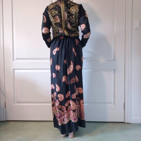 Vintage Black Silk 70s Paisley Maxi Dress w/ Lace | Vintage 10 / M - Picture 5 of 9